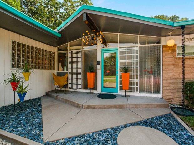 11-design-elements-from-a-1950s-time-capsule-that-we-never-see-anymore-1950s-interior-design-teal-and-orange-mid-century-house-58051984ab6b79084cbfe3ec-w620_h800